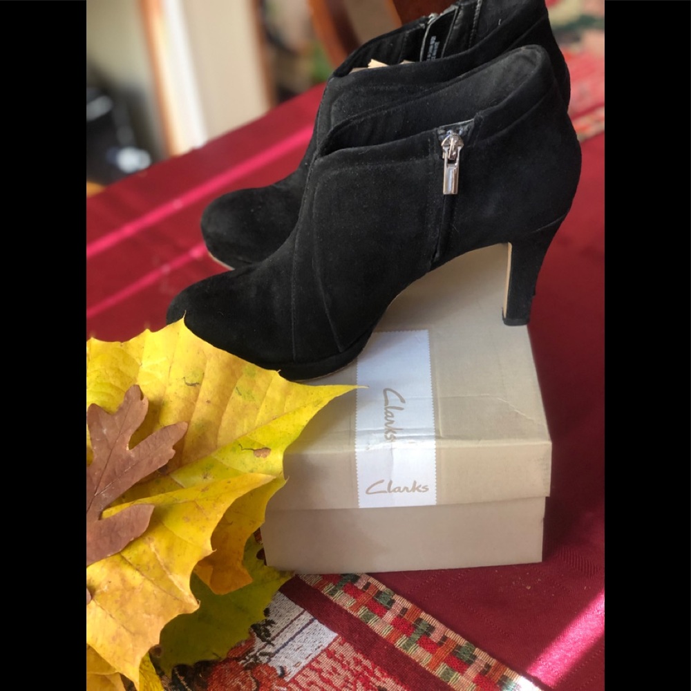 Clark’s Artisan Black Suede Ankle Boots, 7M - Picture 1 of 5